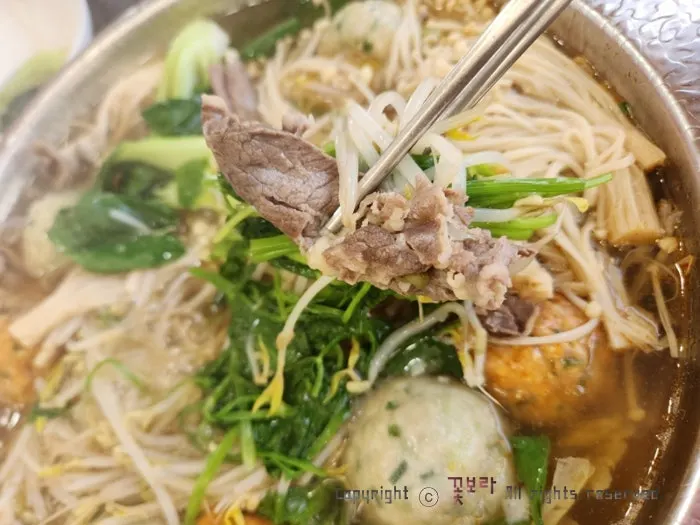 야채에 싸먹는 샤브 소고기 한점
