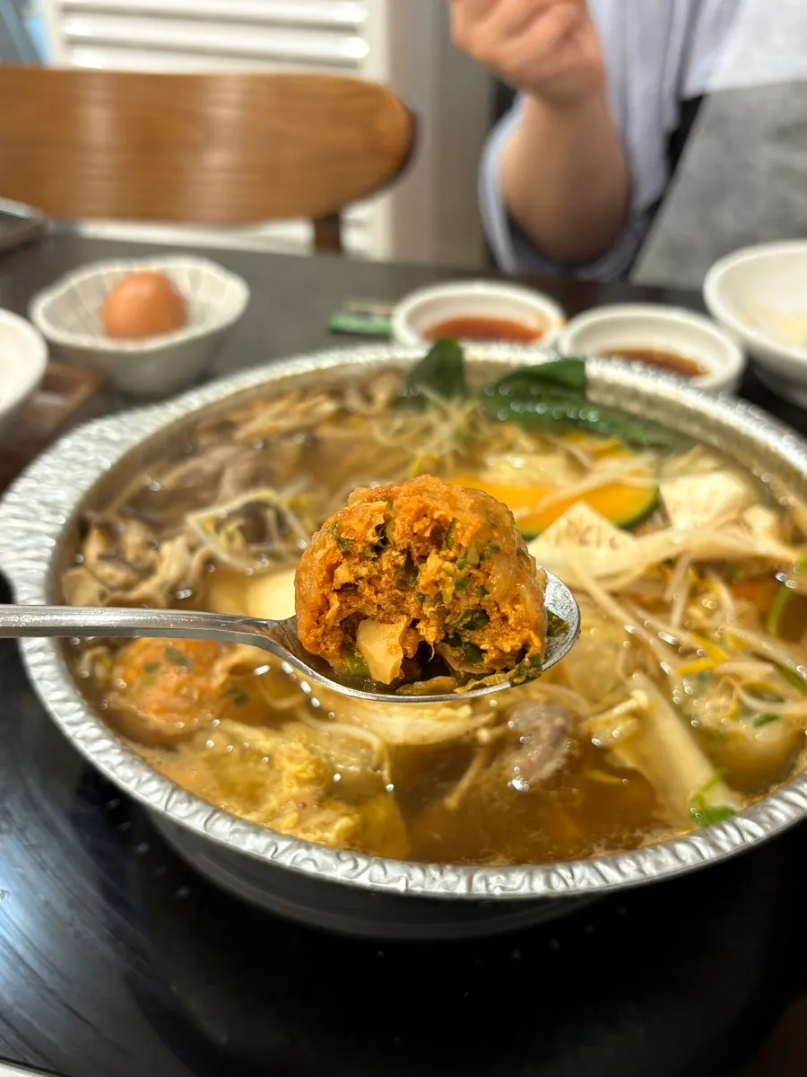 もちもちの丸め餃子の断面