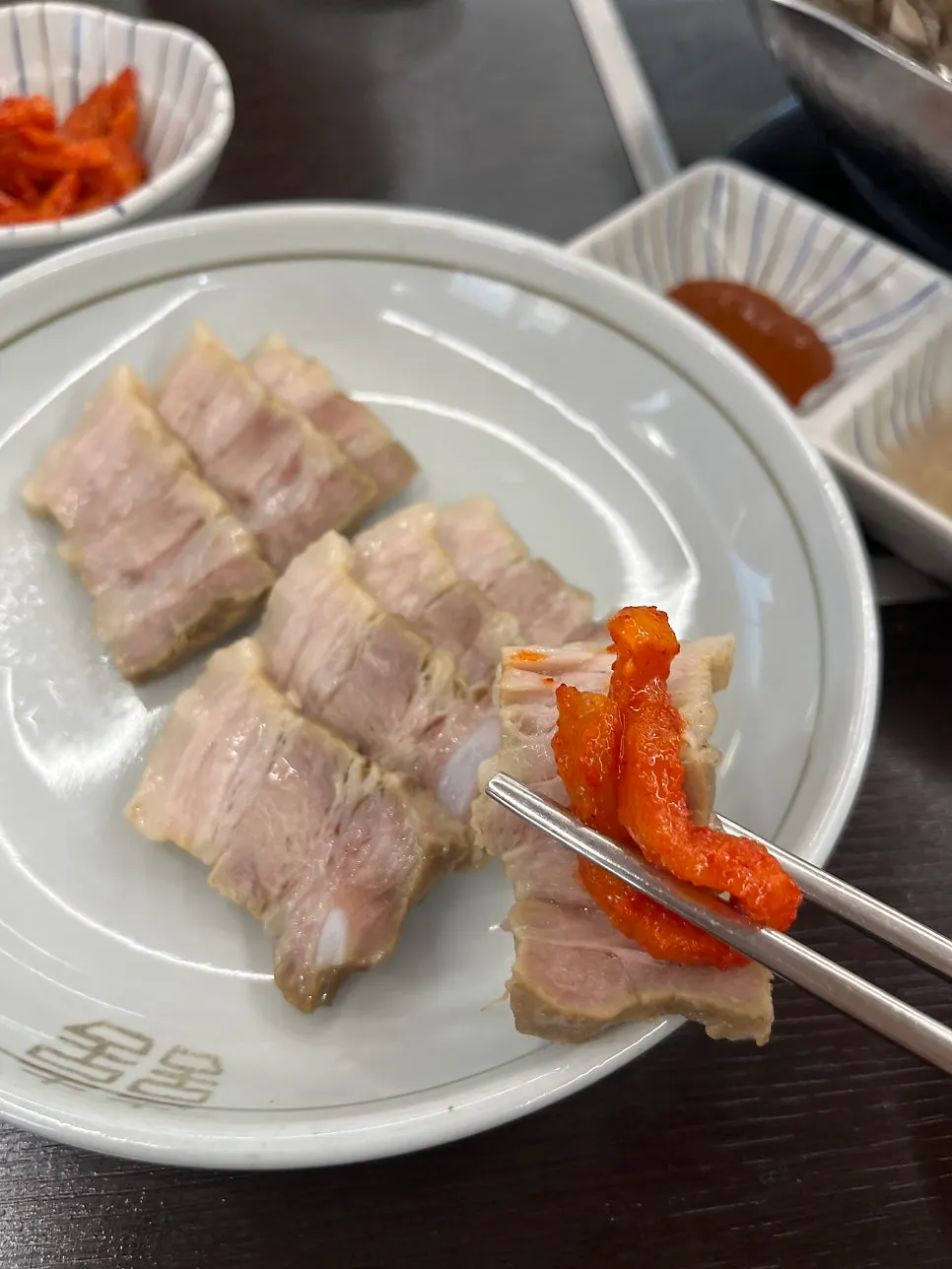 Tender, softly boiled elm-tree medicinal pork
