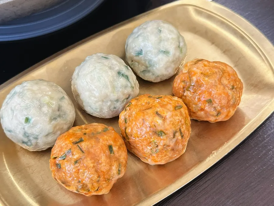 野菜の出汁に入れたシャブ肉と野菜