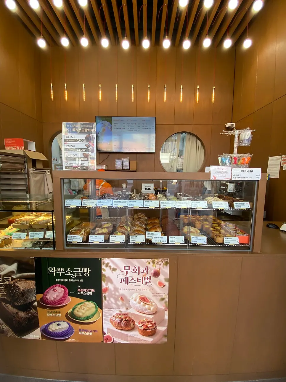 Shelf with several types of salt bread