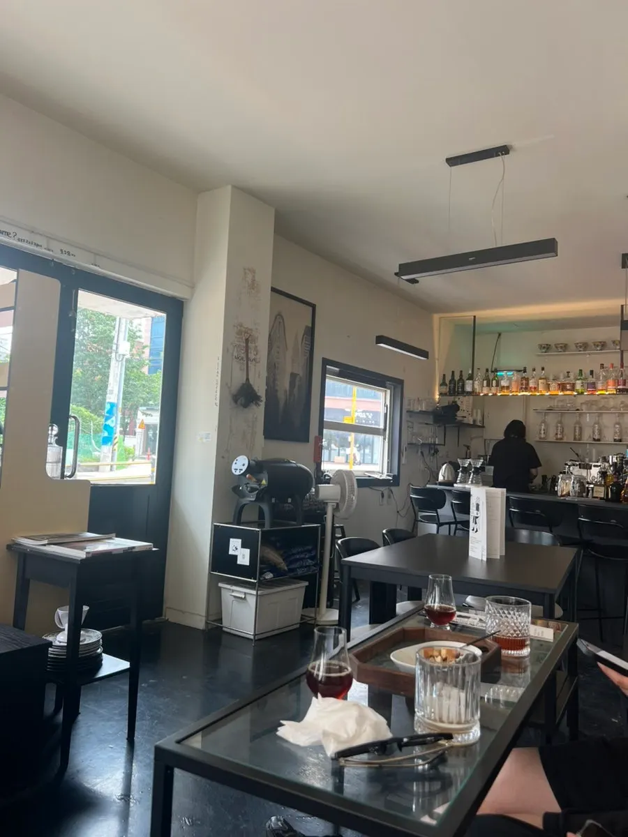 Decaf coffee and toast order