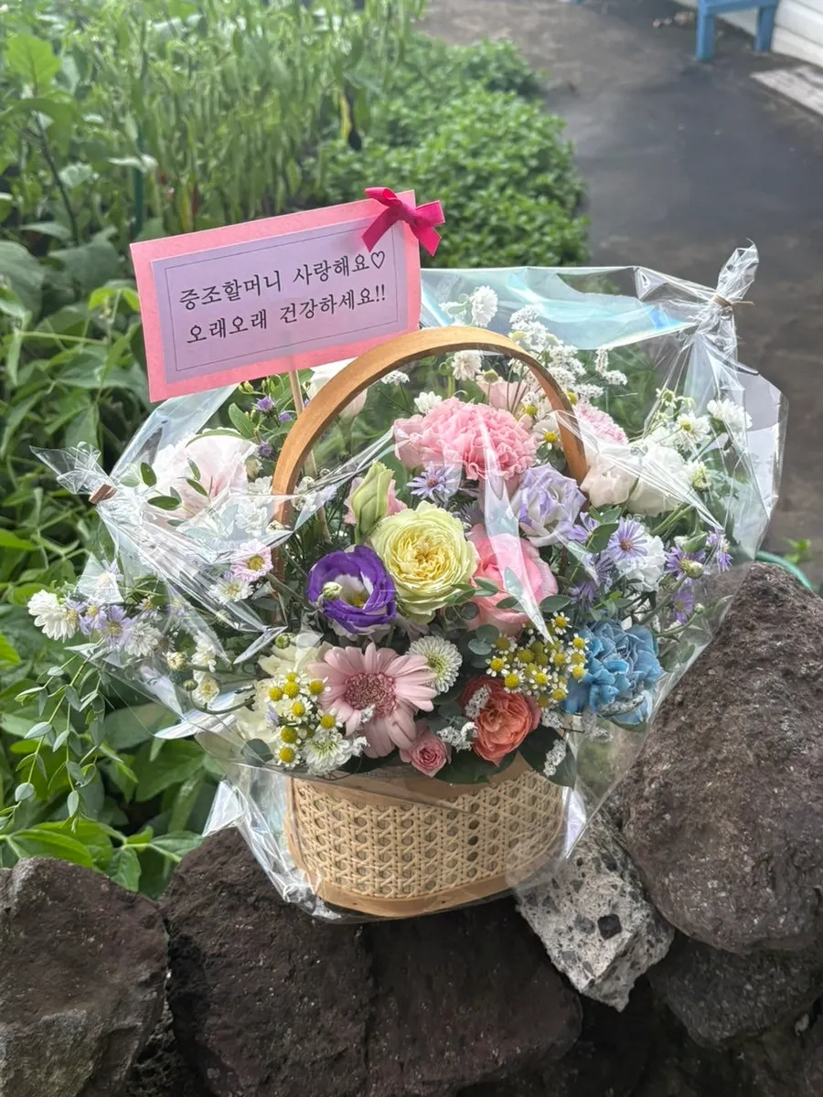 Flower basket prepared at Jeongjik Farm Flower, a Byeongjeom flower shop