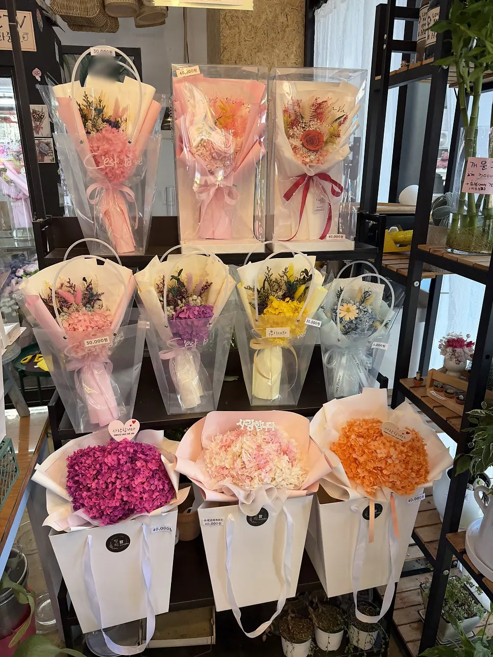 Flower display shelf inside Jeongjik Farm Flower