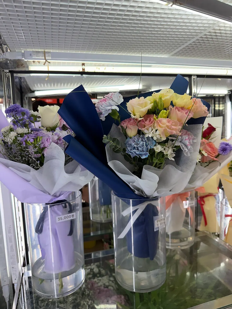 Bouquets displayed at Jeongjik Farm Flower