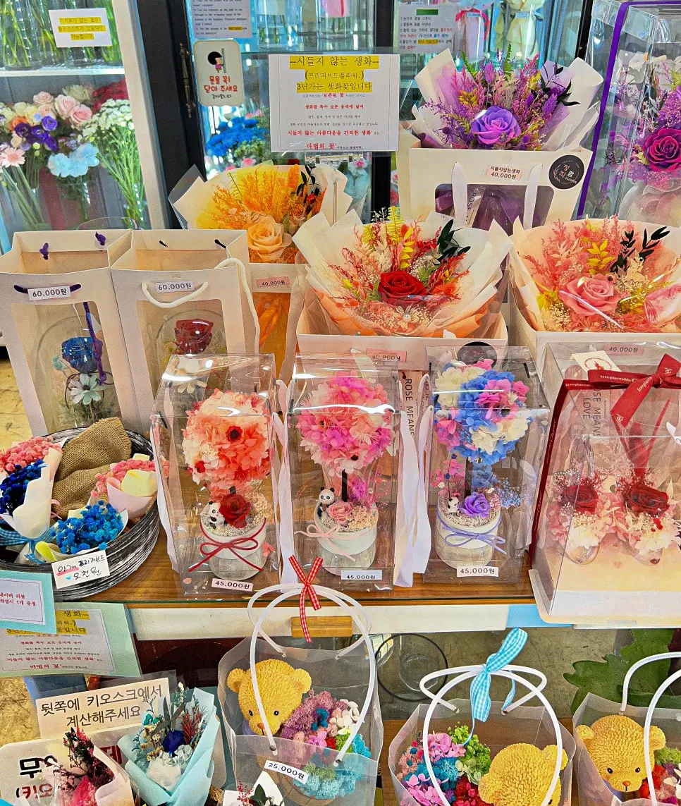 Bouquets and flower baskets displayed for purchase without reservation