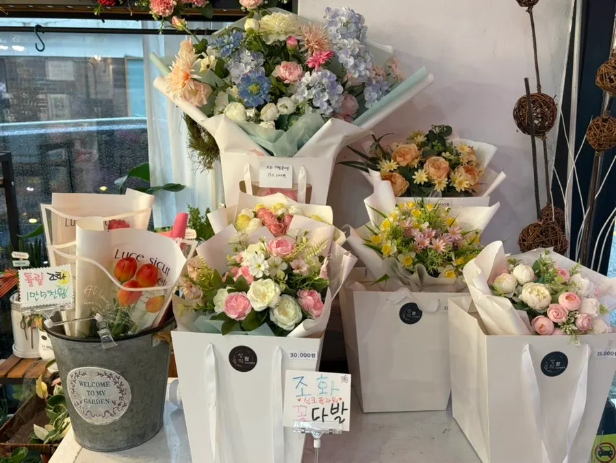 Artificial and fresh flowers displayed together in the shop