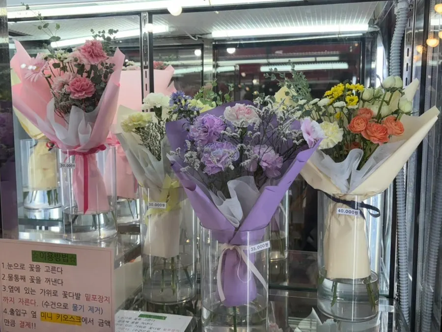 Fresh flower section kept freshly maintained