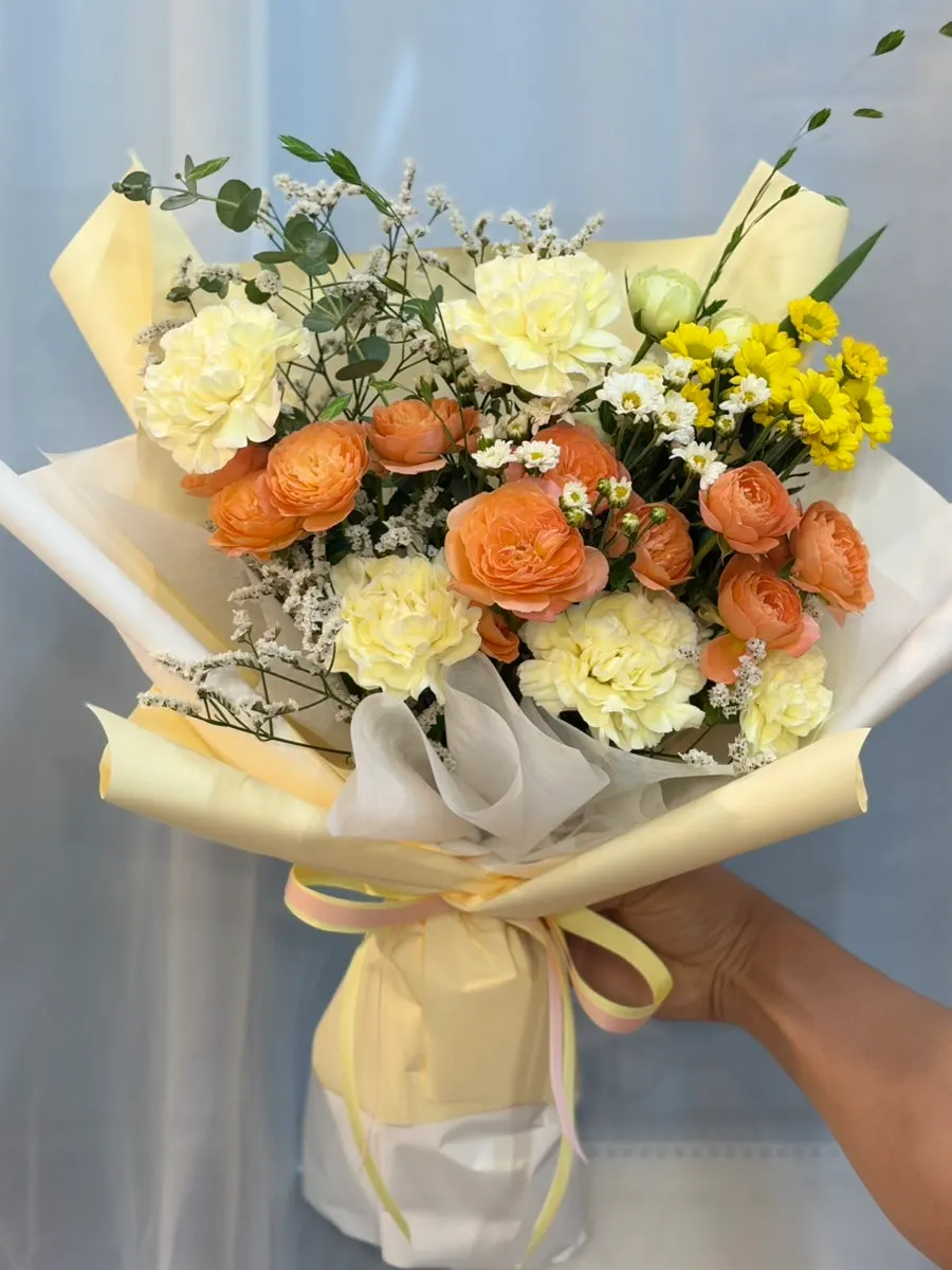 Front view of the finished ₩50,000 bouquet