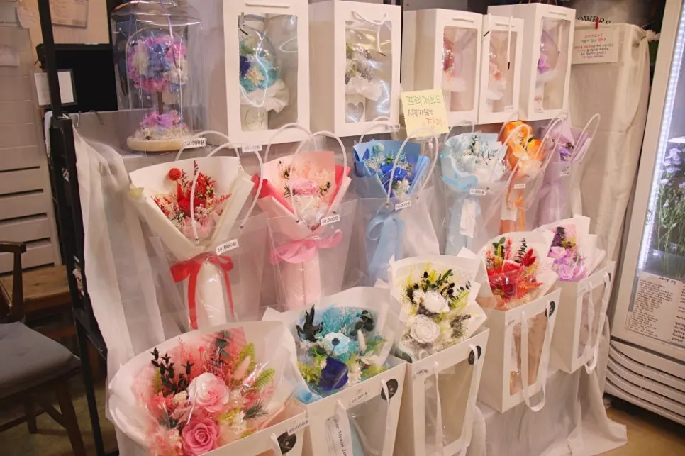 Display of preserved fresh flower bouquets that don't wilt
