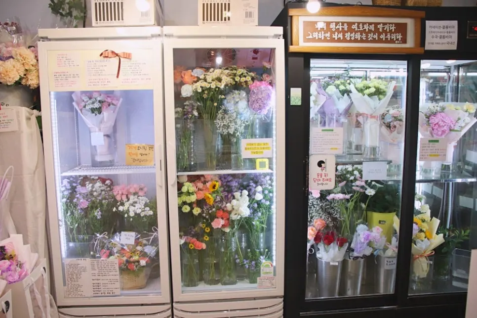 Overview of the fresh flower section at Jeongjik Farm Flower