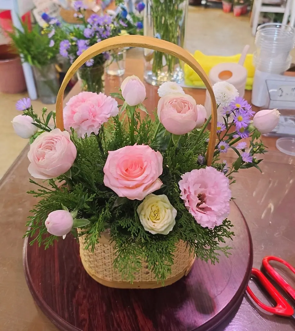 Custom-made flower basket from Jeongjik Farm Flower