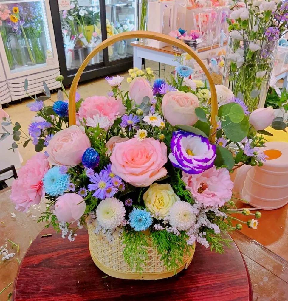 Fresh flower basket with vivid color throughout