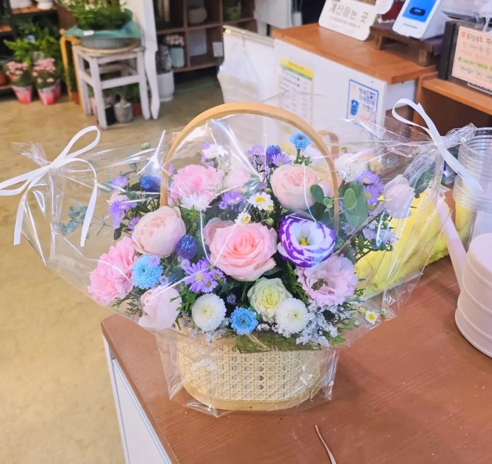 The completed birthday flower basket for the mother-in-law
