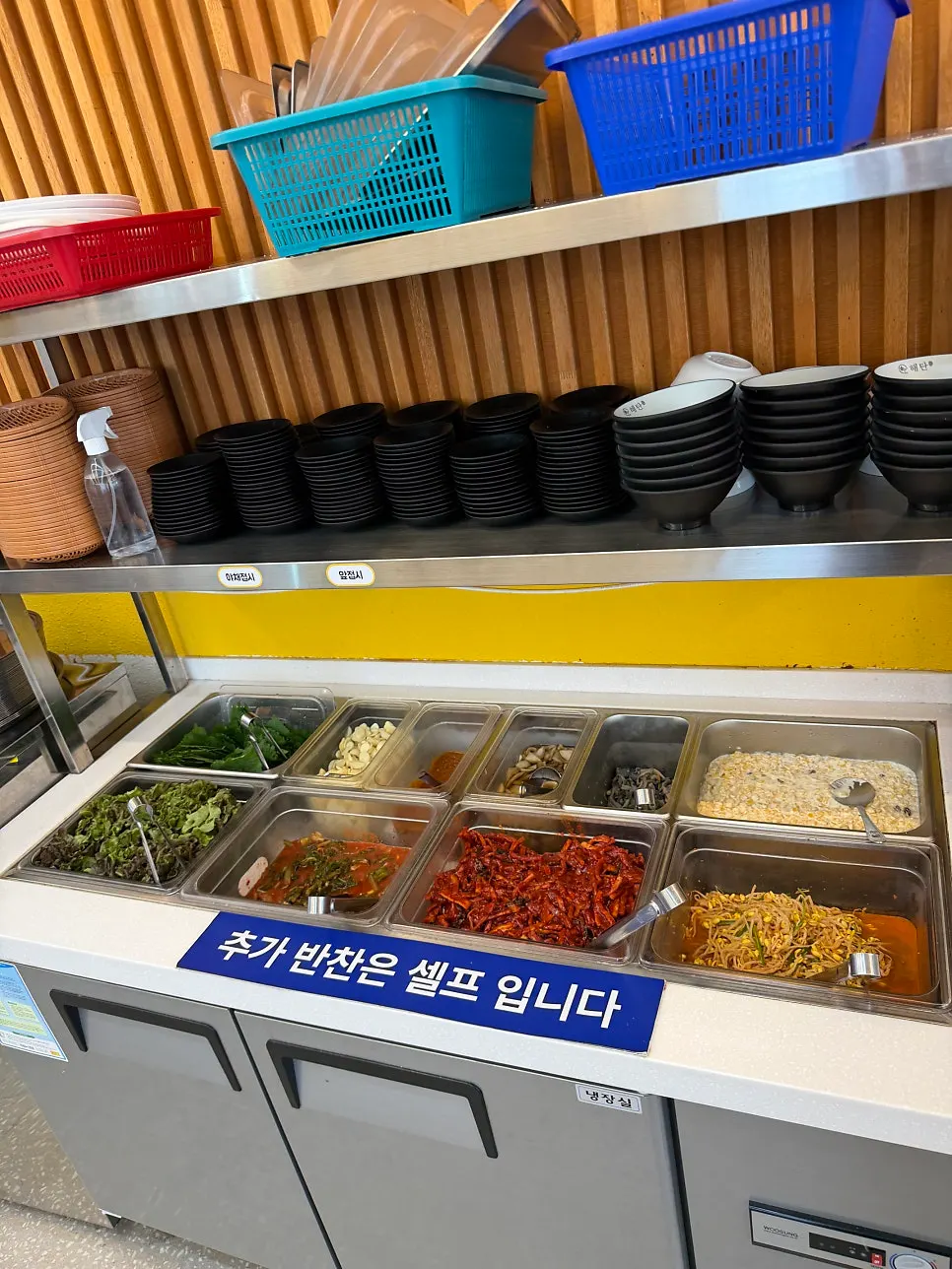 Group seating arrangement at Haetan Byeongjeom