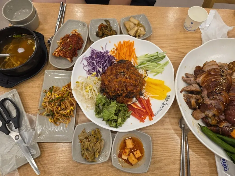 Self-service corner for refilling side dishes