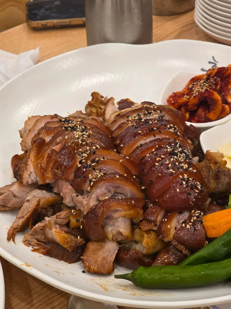 Hongga Jokbal Bossam Gukbap’s extra-large front trotter jokbal