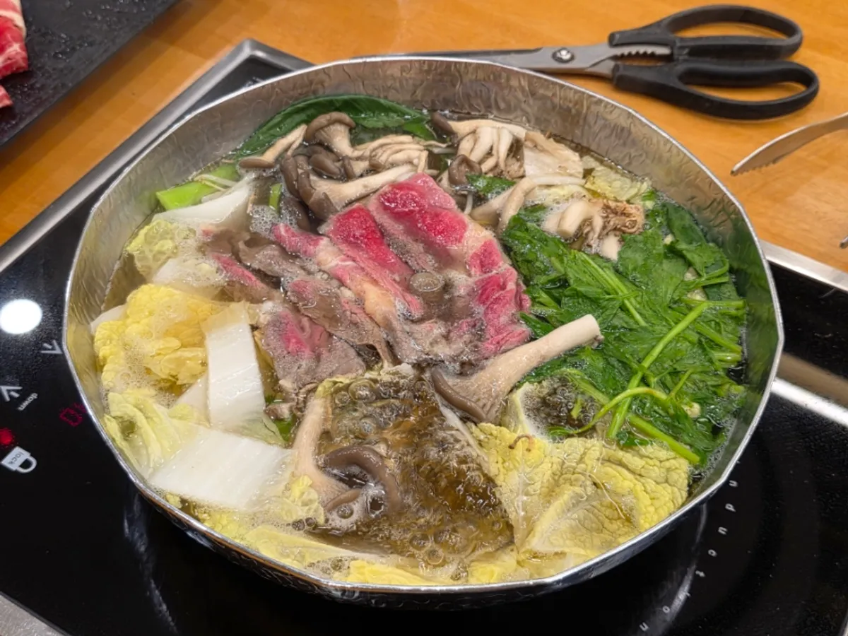 A full table of beef shabu kalguksu at Mansu Shabu Kalguksu in Byeongjeom