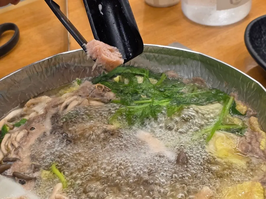 Shabu beef dipped in sauce