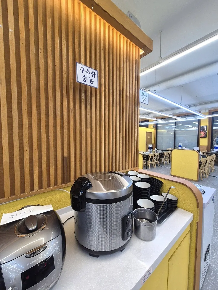 Close-up of the self-serve side dish display