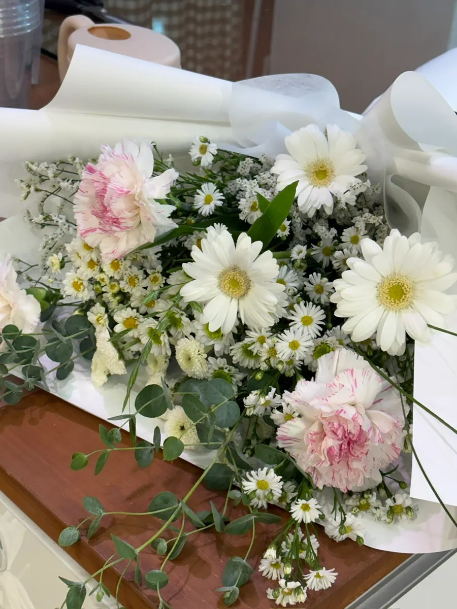 Bright-colored ₩50,000 bouquet