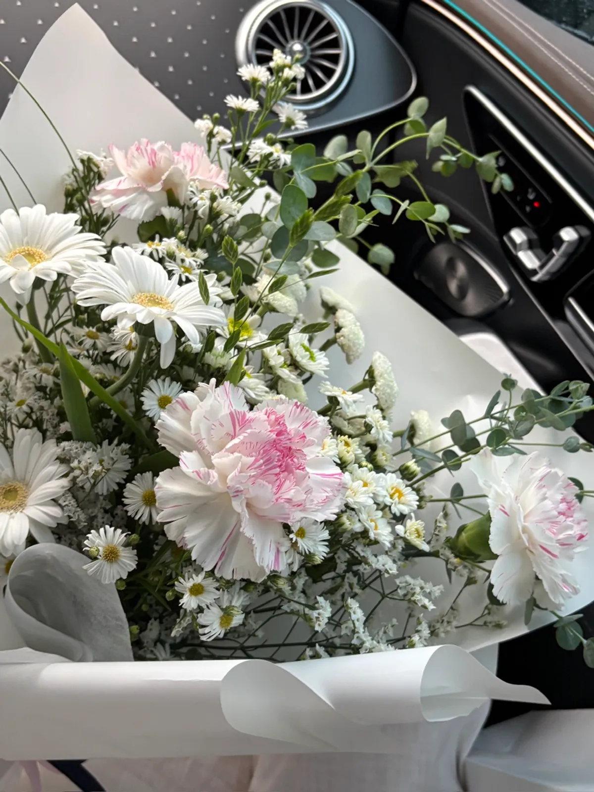 ₩50,000 bouquet personally chosen at Jeongjik Farm Flower