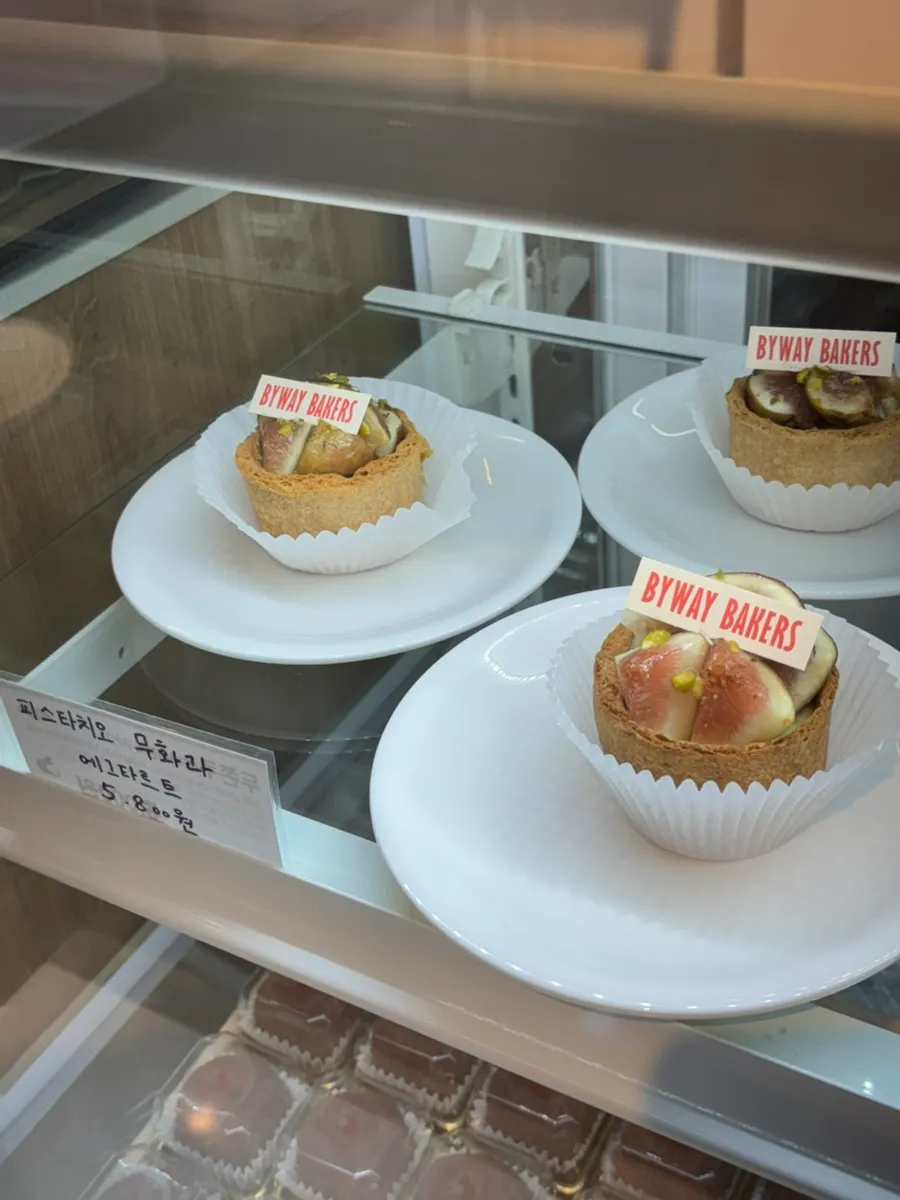 피스타치오 무화과 에그타르트 쇼케이스