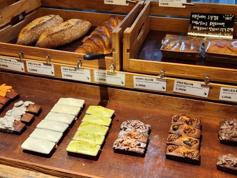 Financiers displayed by flavor