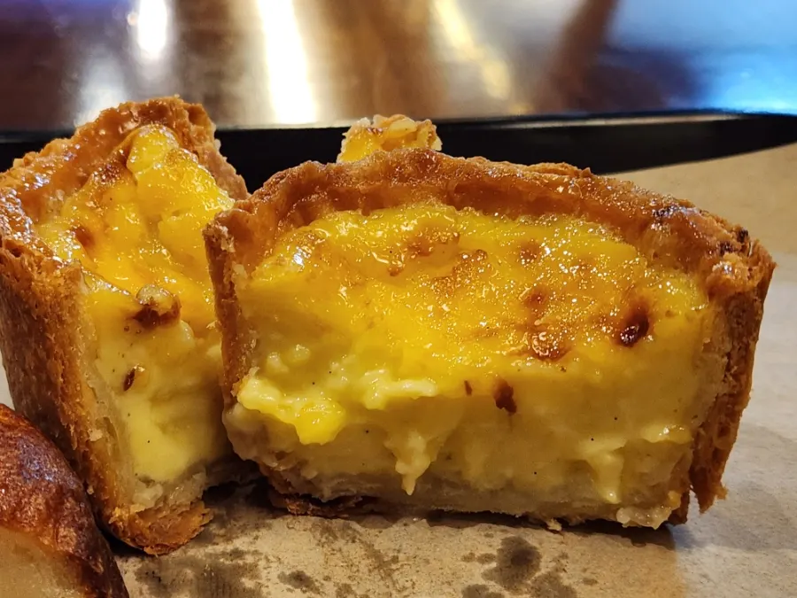 Egg tart with crispy pastry crust