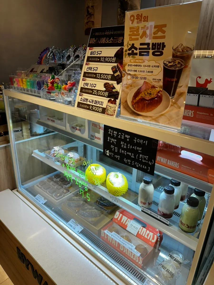 Financiers arranged by flavor