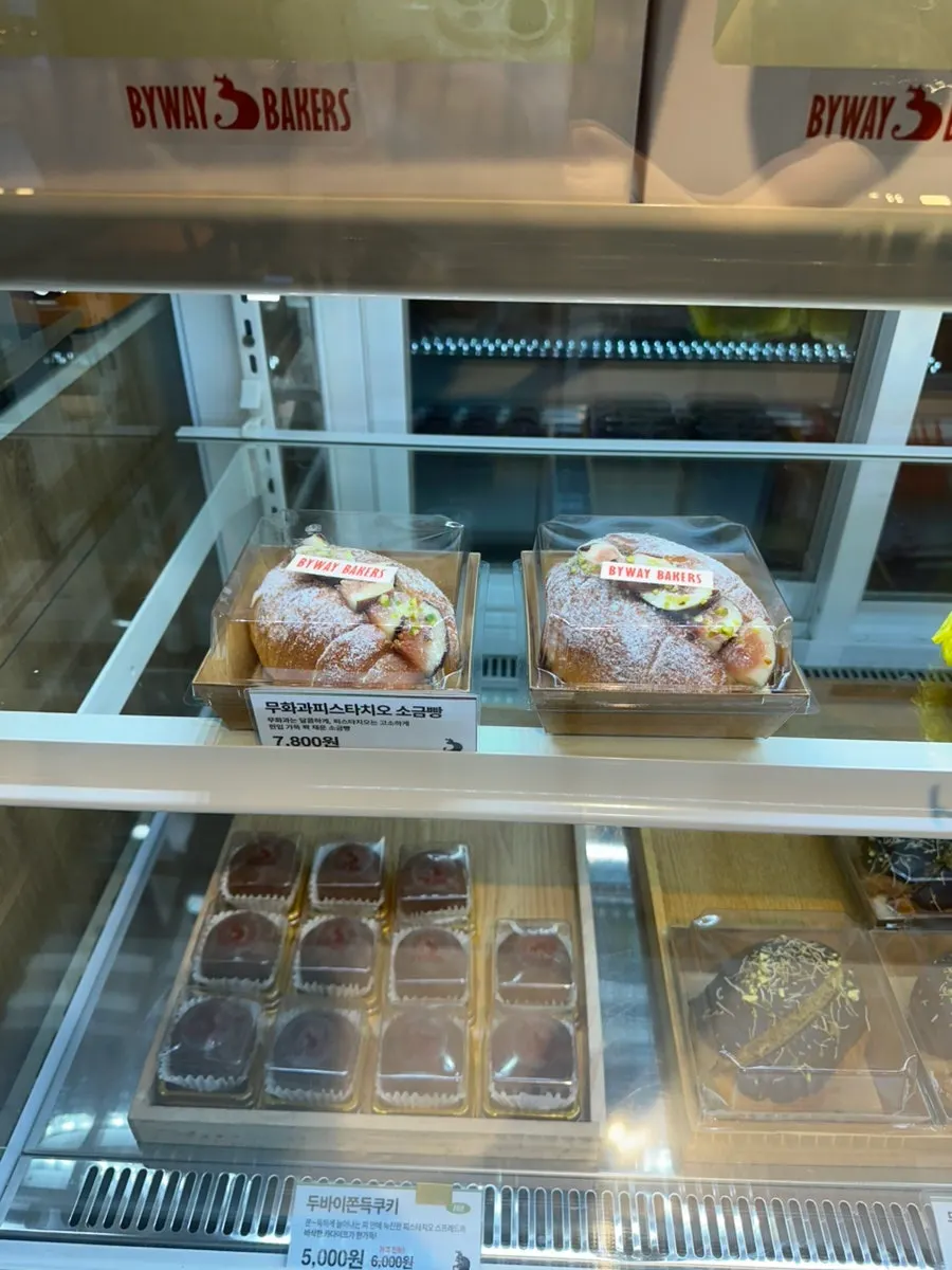 Display of Byway Bakers' Wakppu salt bread