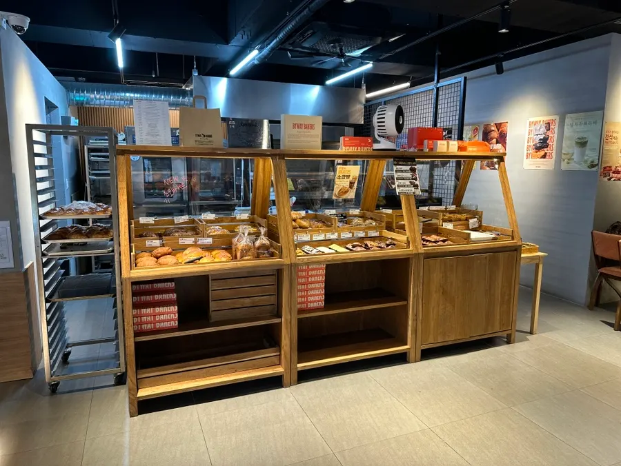 Dessert display case with sweet aromas