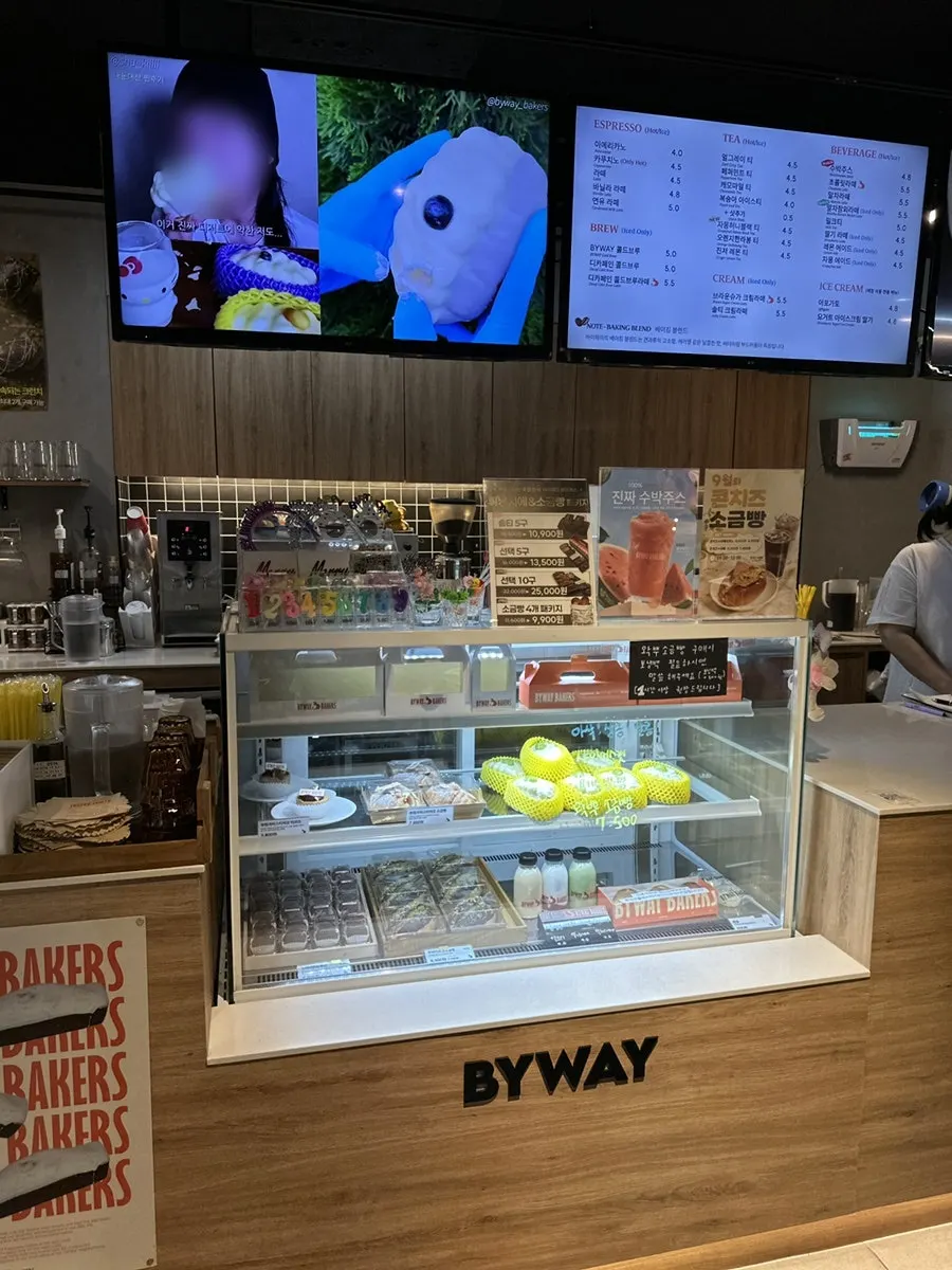 Display of croissants, baguettes, sandwiches and other breads