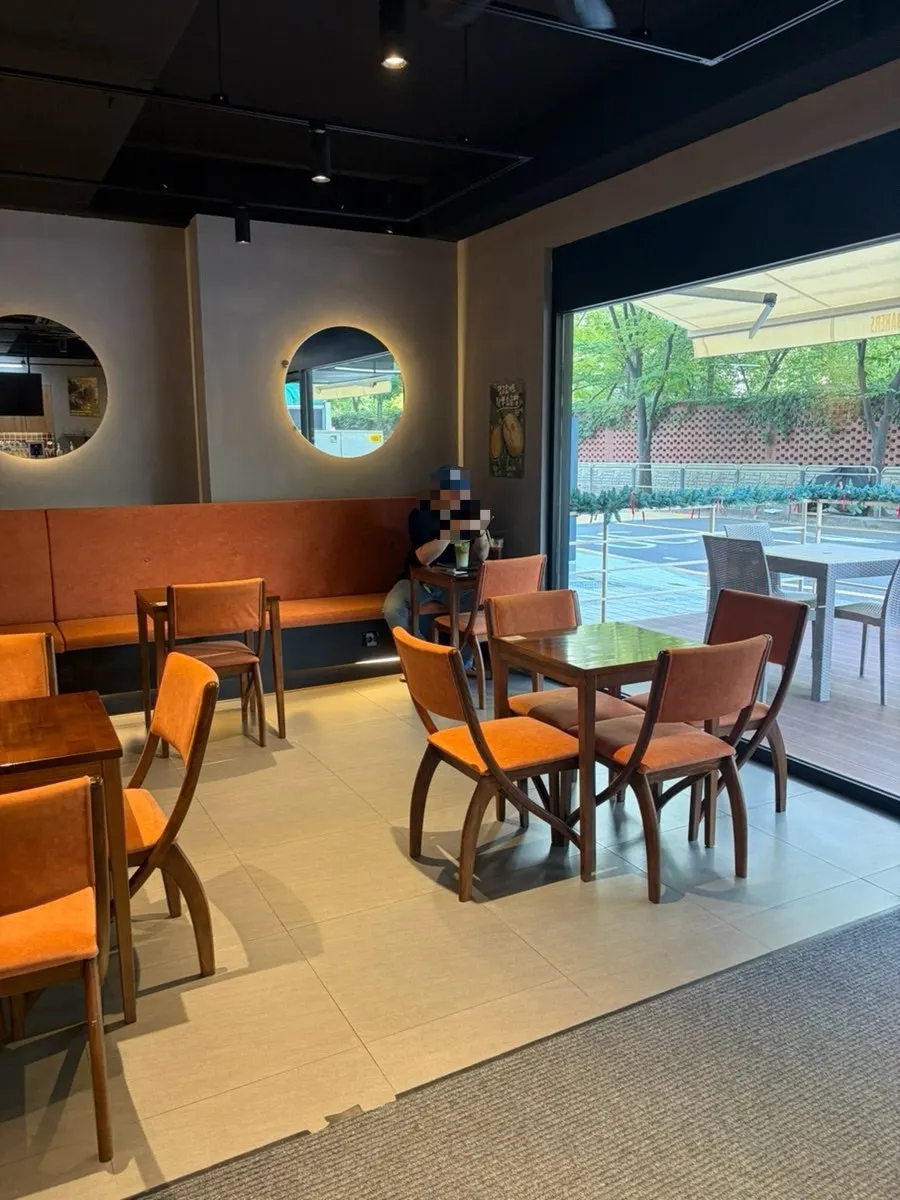 Two-person seating at Byway Bakers Balsan Station