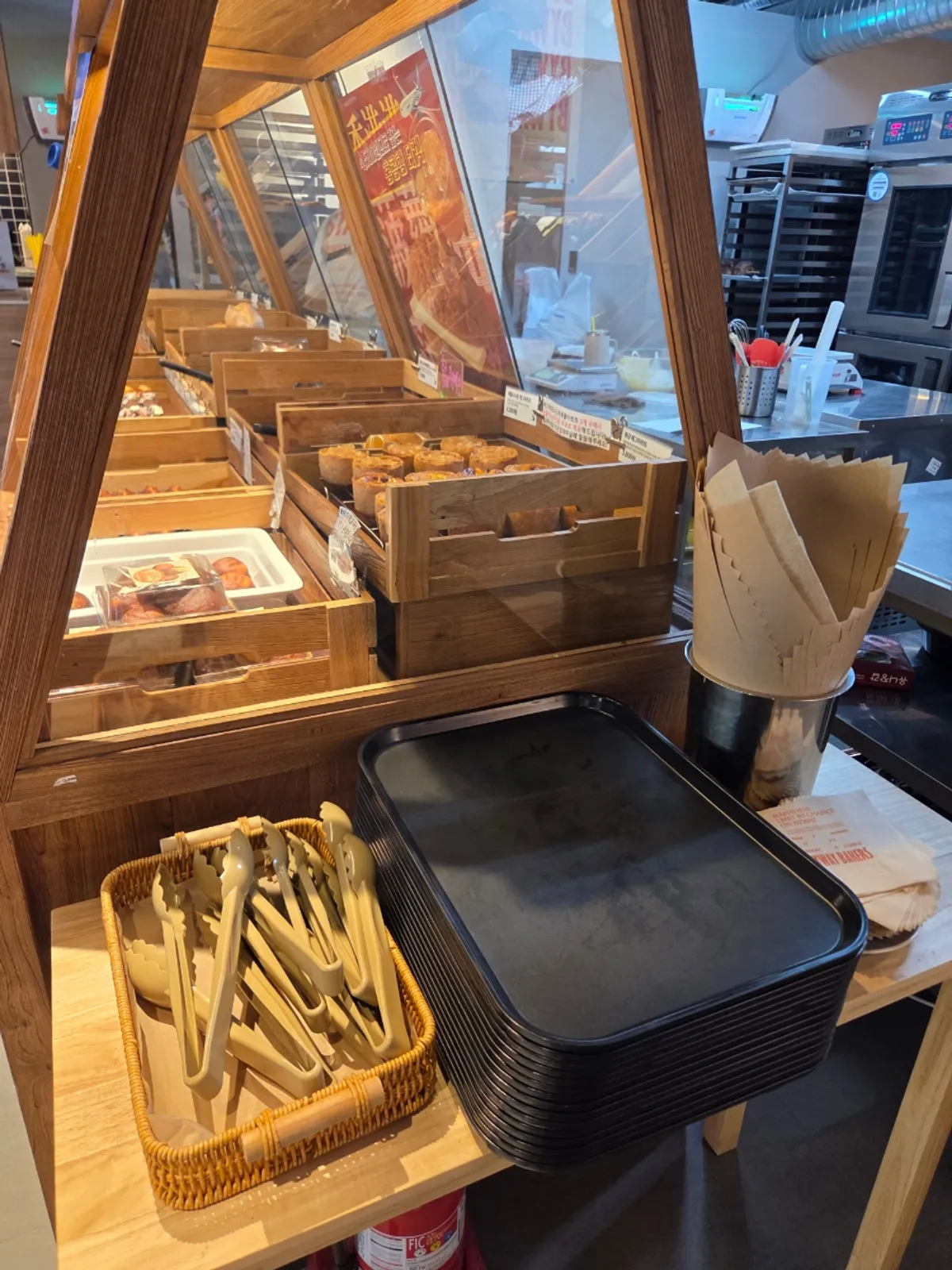 바이웨이 베이커스 발산역점 베이커리 진열대