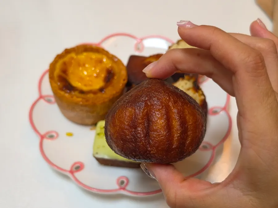 Cross-section of the crispy-outside butter rice cake