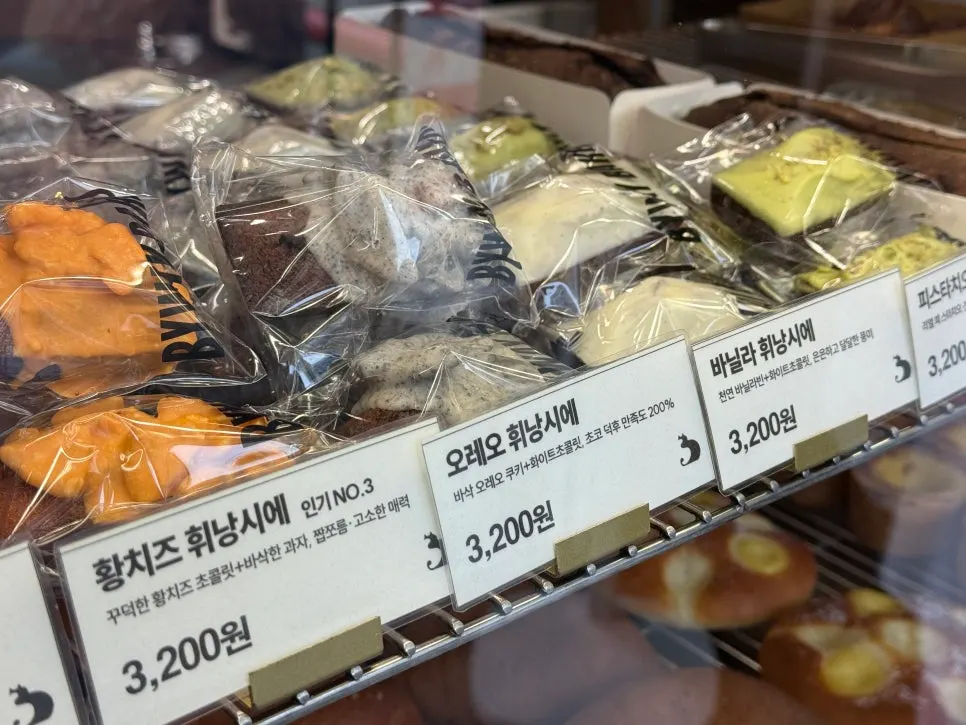 Drink menu display to enjoy with bread