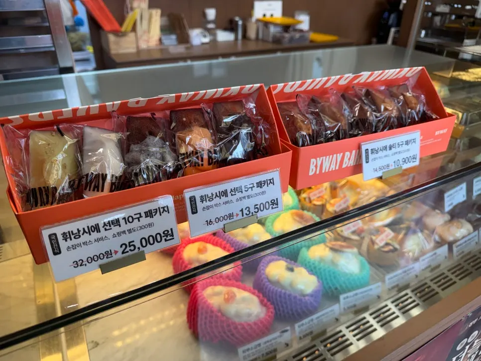 Display case with salt bread package information