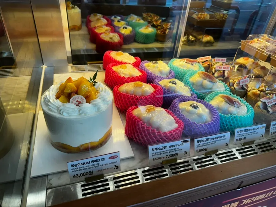 Bread and baked goods on the bakery display shelf