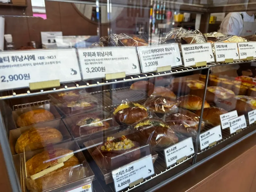 A display case full of plump salt bread