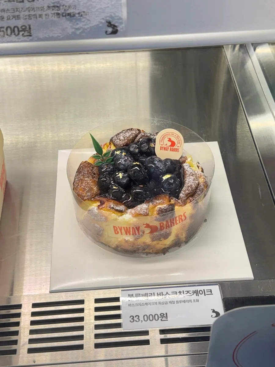 Display of fig-based desserts