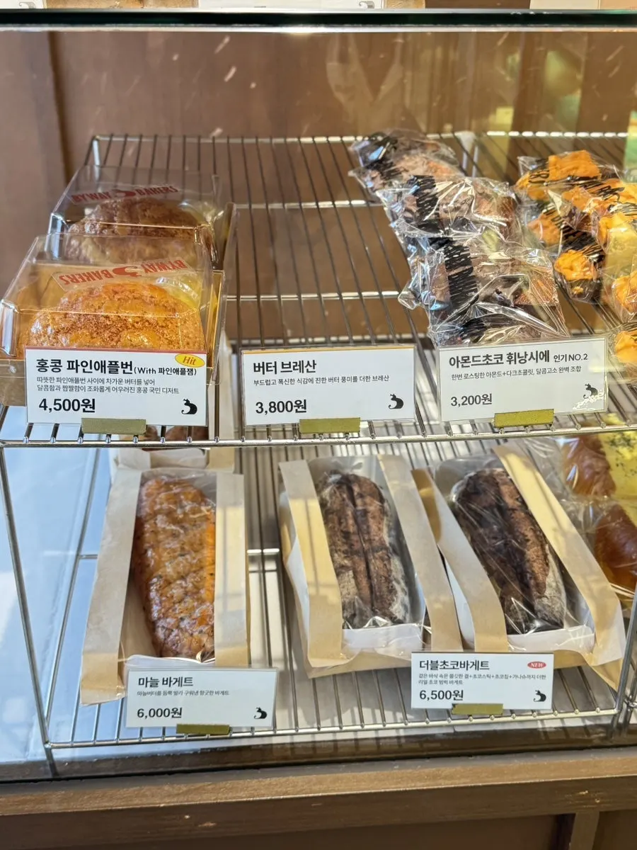 Display of blueberry Basque cheesecake