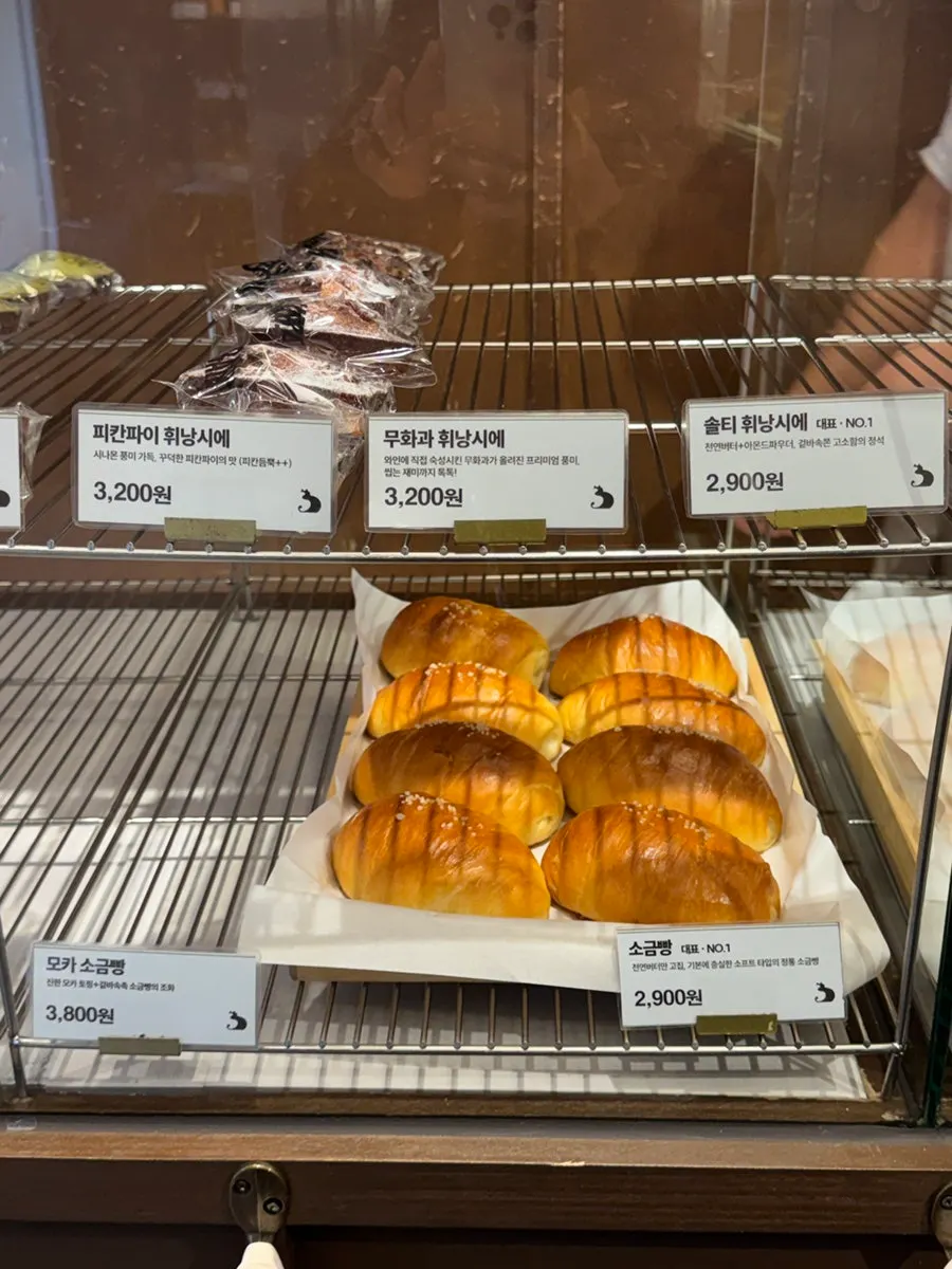 Display of various financier flavors