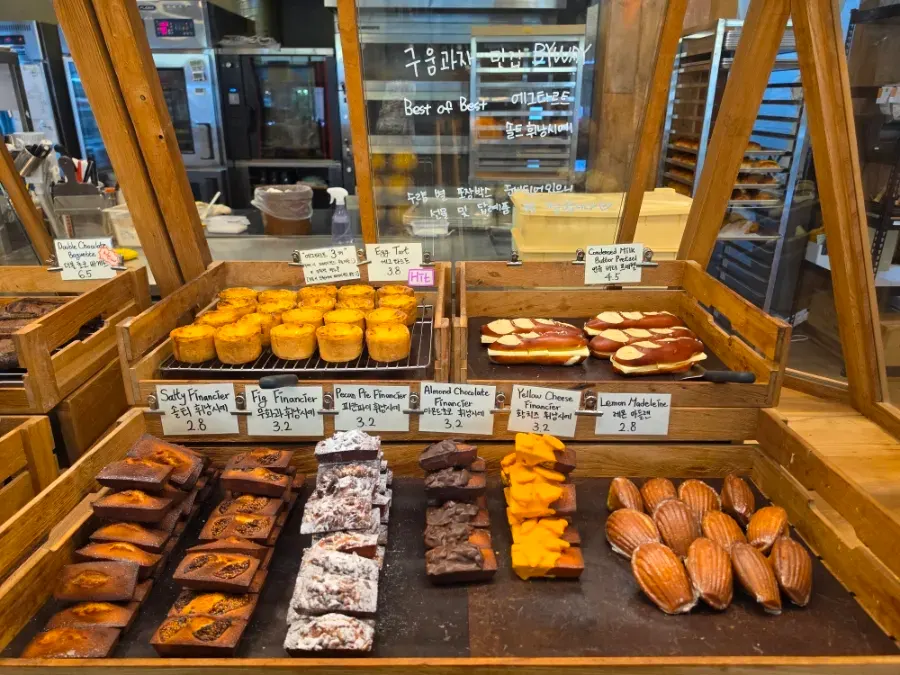 Corner display of baked cookies