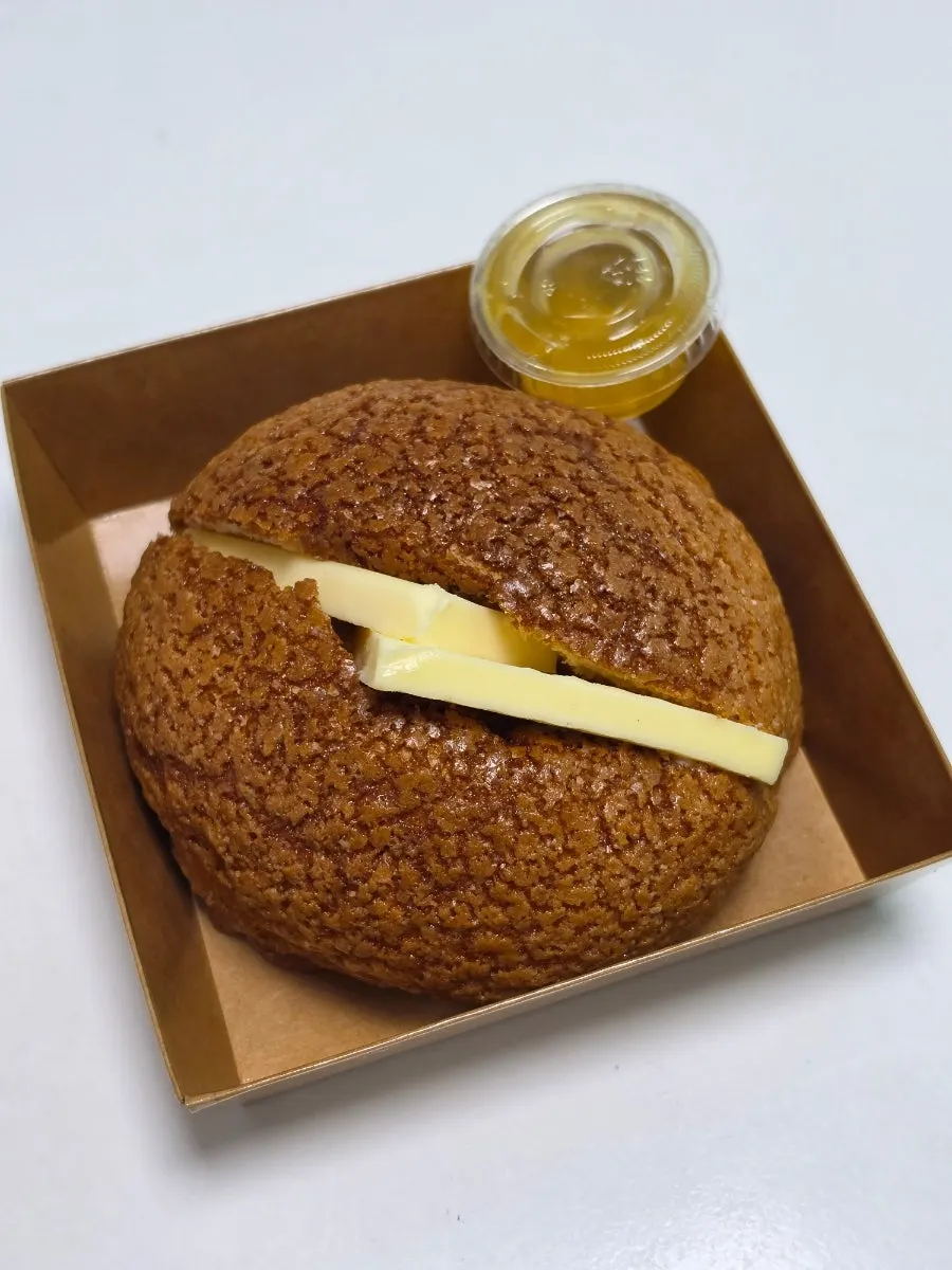 Hong Kong pineapple bun with thick sandwiched butter