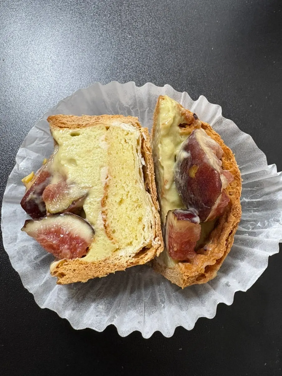 Fig tart topped with fresh figs