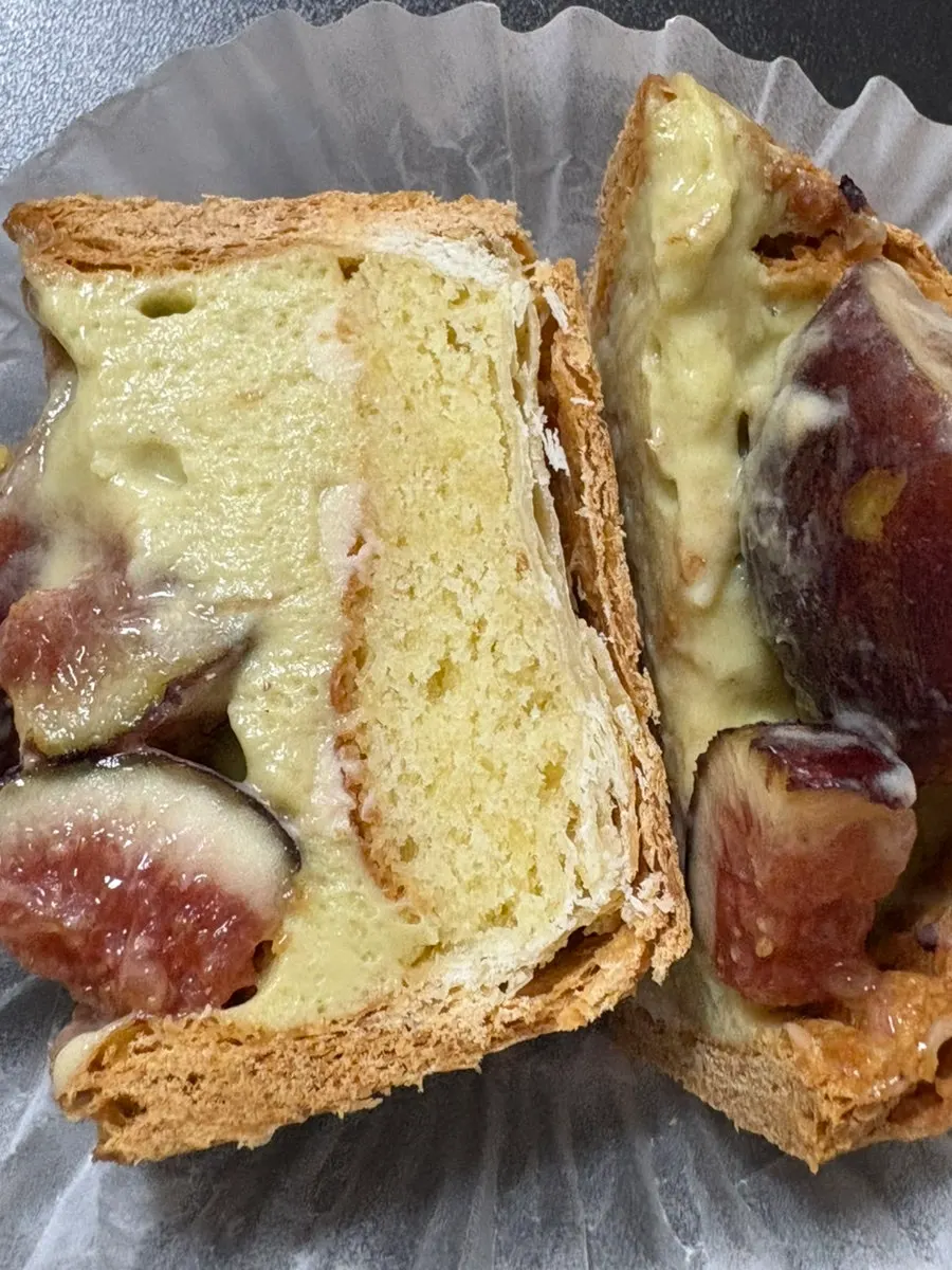 Fig tart topped with thick cream