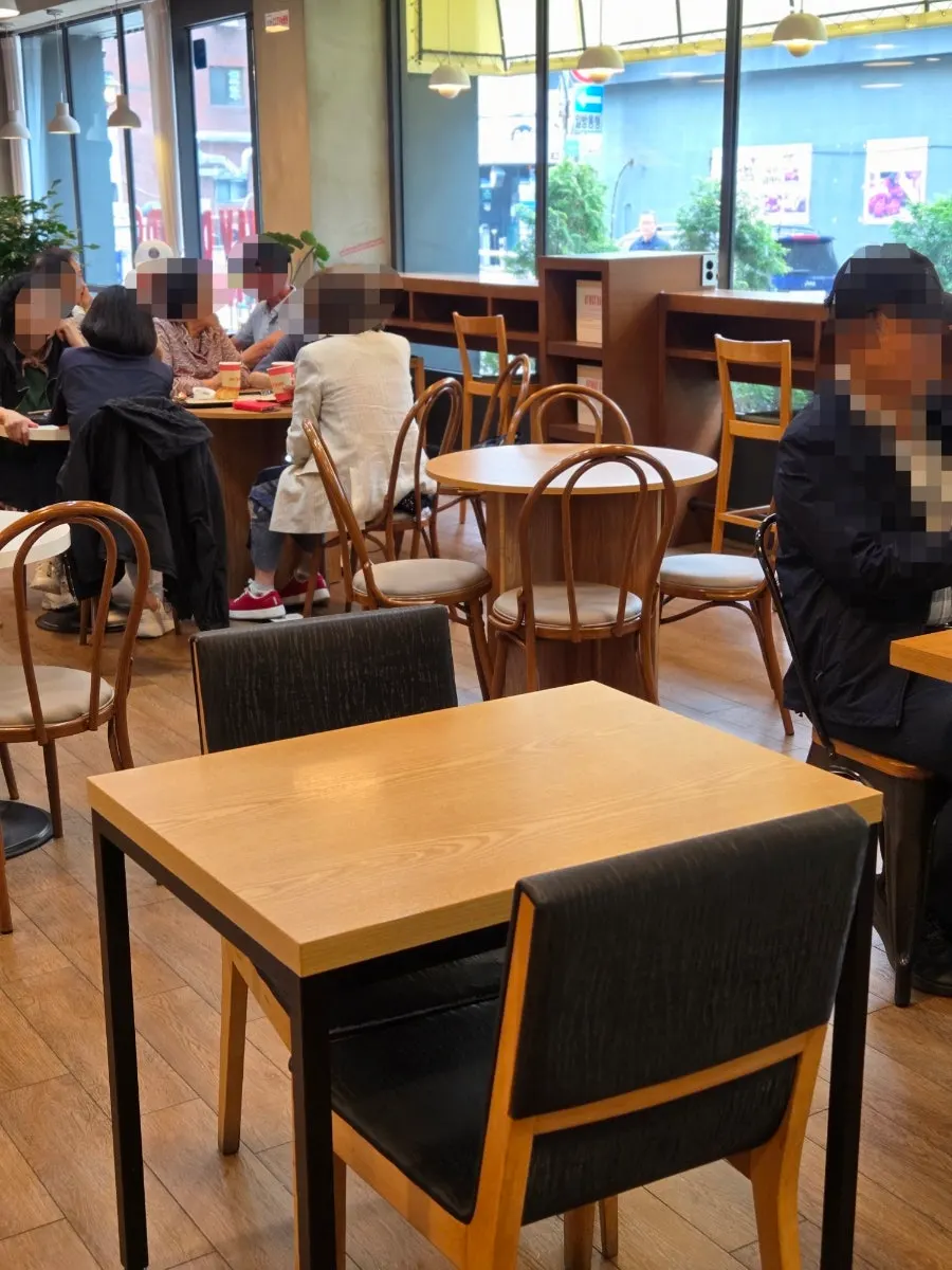 매장에 전시된 LP판