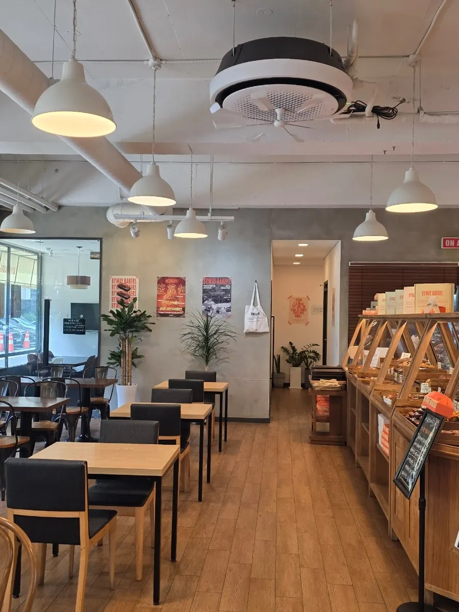 Seating inside BYWAY BAKERS Yeongdeungpo Branch