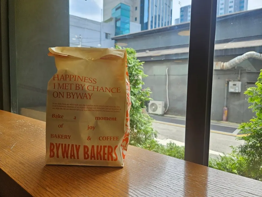 Bakery café on the street next to Dangsan Park